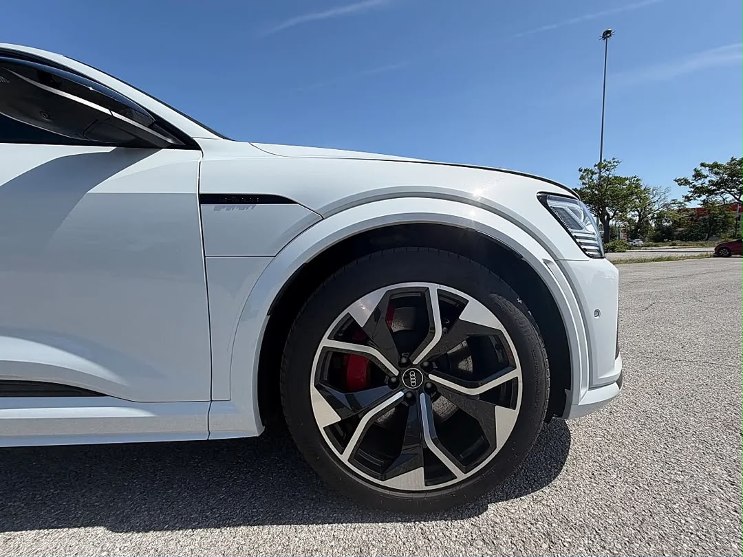 Audi Audi SQ8 Sportback e-tron quattro — photo 10