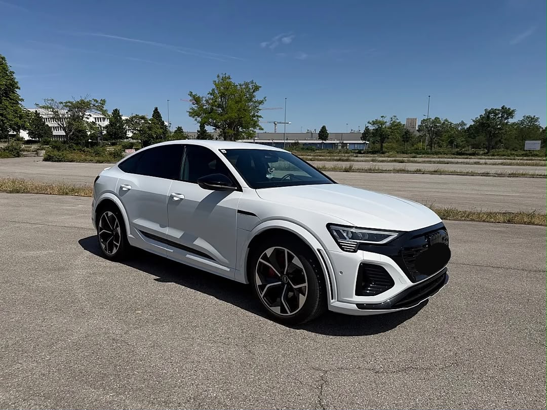 Audi Audi SQ8 Sportback e-tron quattro — photo 14