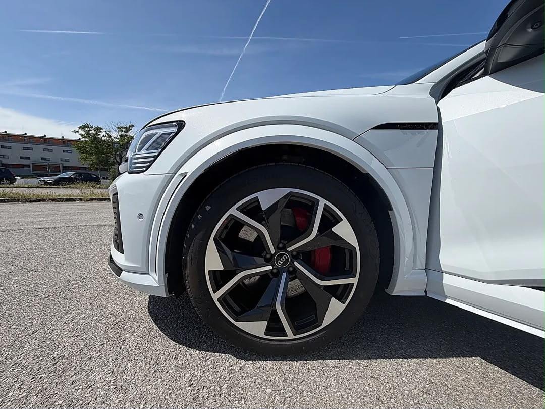 Audi Audi SQ8 Sportback e-tron quattro — photo 15