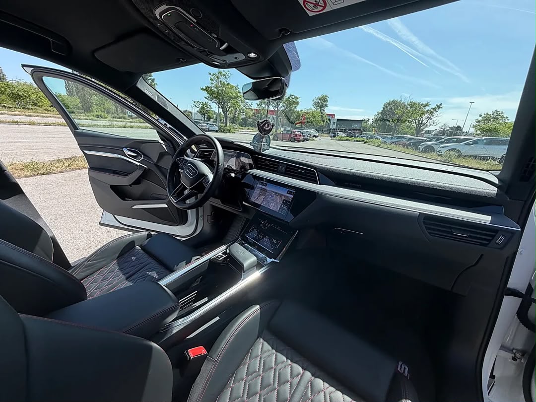 Audi Audi SQ8 Sportback e-tron quattro — photo 12