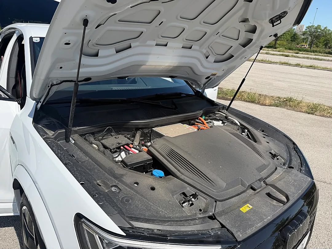 Audi Audi SQ8 Sportback e-tron quattro — photo 8