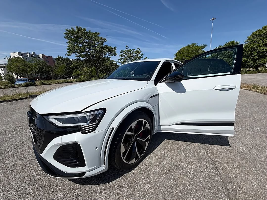Audi Audi SQ8 Sportback e-tron quattro — photo 11