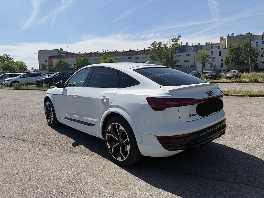 Audi Audi SQ8 Sportback e-tron quattro — photo 17