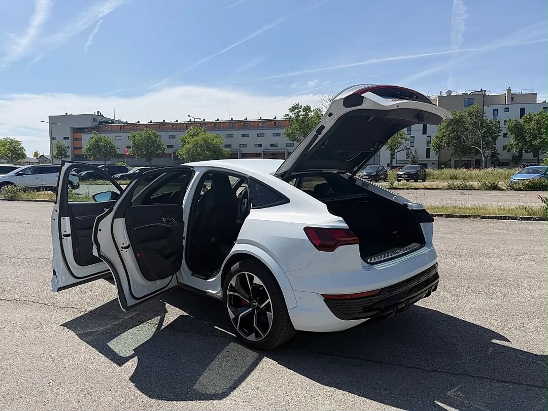 Audi Audi SQ8 Sportback e-tron quattro — photo 7