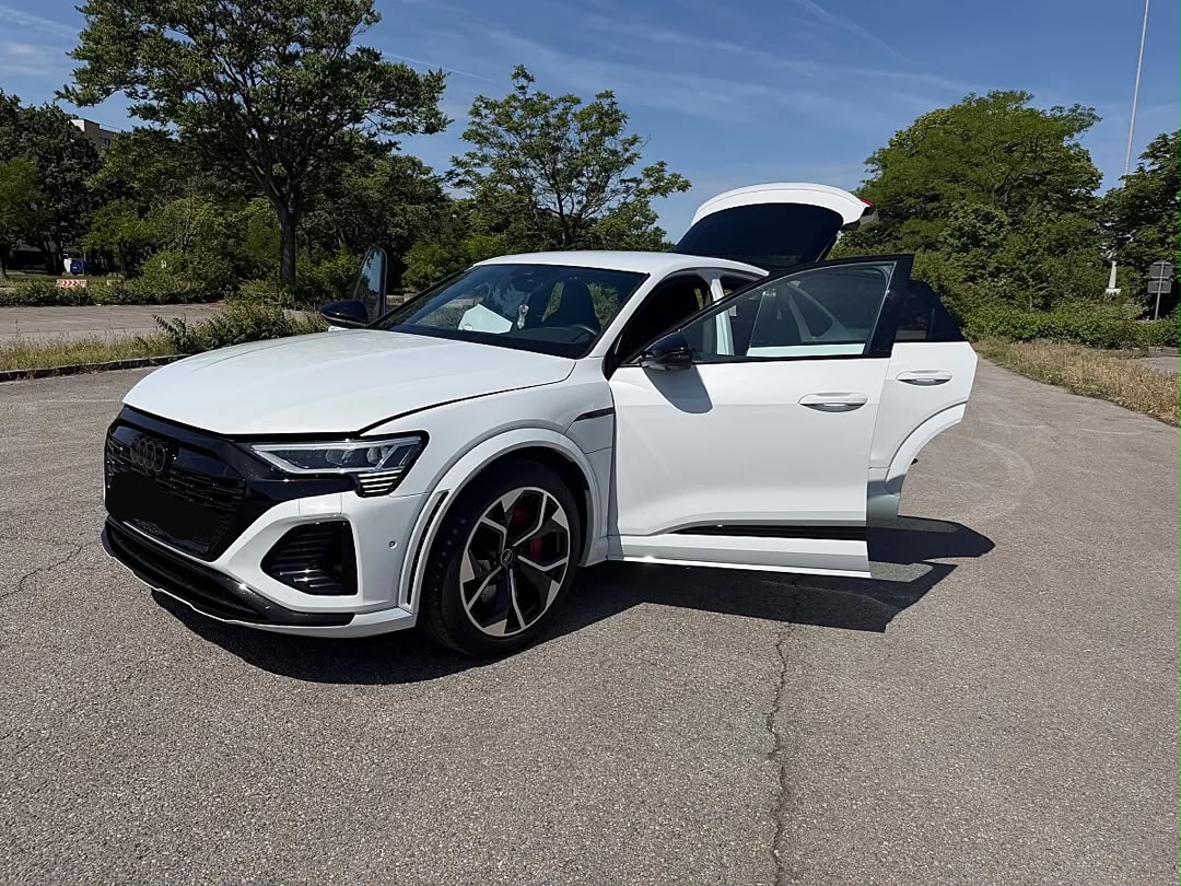 Audi Audi SQ8 Sportback e-tron quattro — photo 2