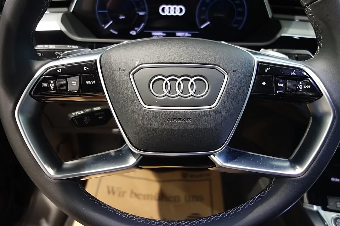 Audi Audi Q8 Sportback 55 e-tron quattro Business — photo 8