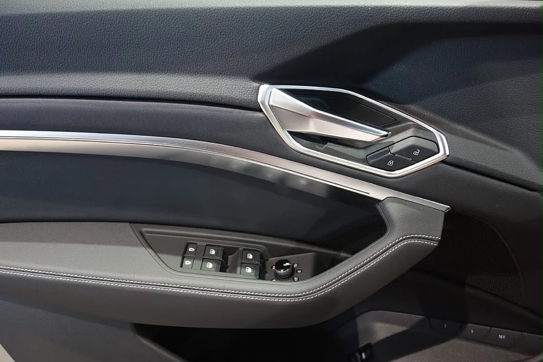 Audi Audi Q8 Sportback 55 e-tron quattro Business — photo 14