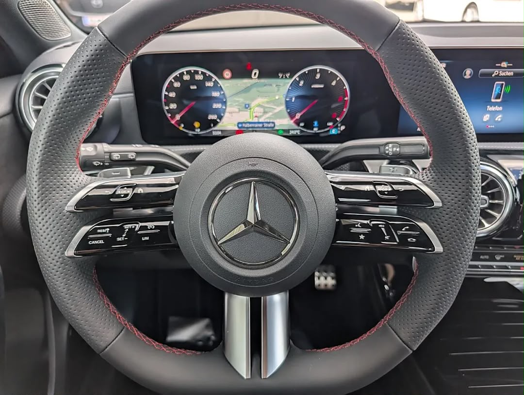 Mercedes-Benz MERCEDES-BENZ CLASSE A 180 D ÖSTERR-EDITION AMG LINE — photo 12