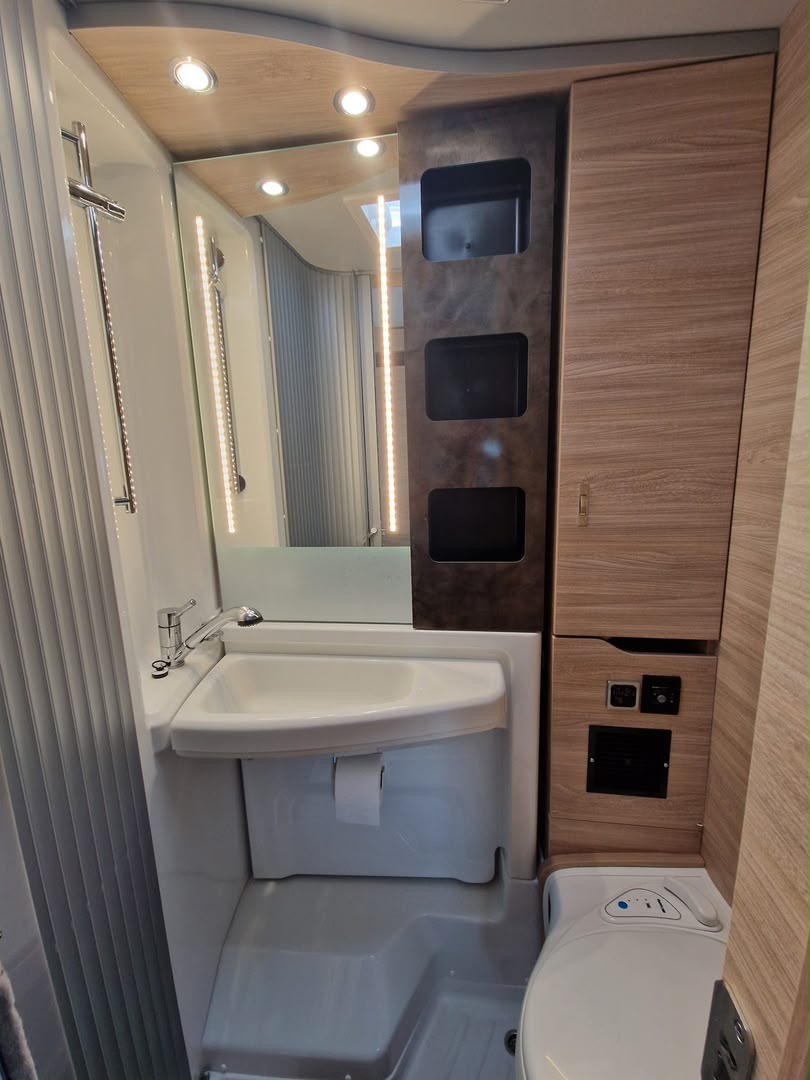 Volkswagen VW CRAFTER Knaus Van TI Plus 650 MEG Platinum Selection – 177 ch • Automatique • 4x4 — photo 12