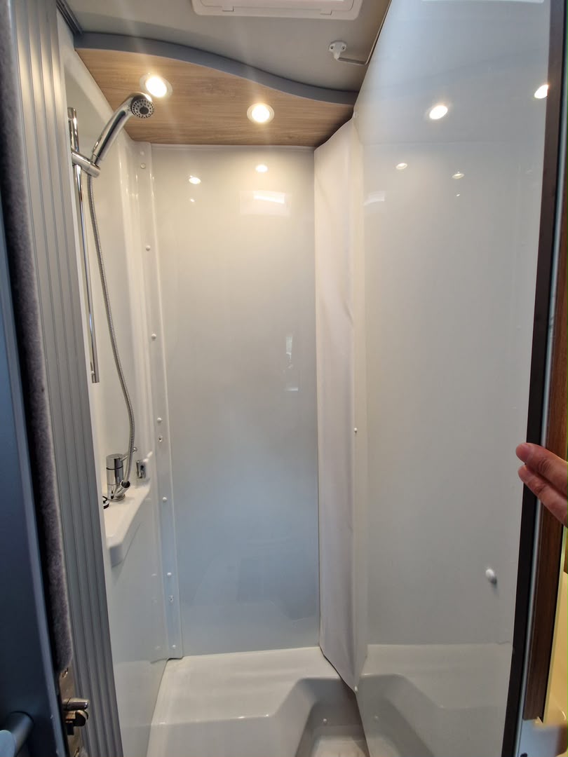 Volkswagen VW CRAFTER Knaus Van TI Plus 650 MEG Platinum Selection – 177 ch • Automatique • 4x4 — photo 14