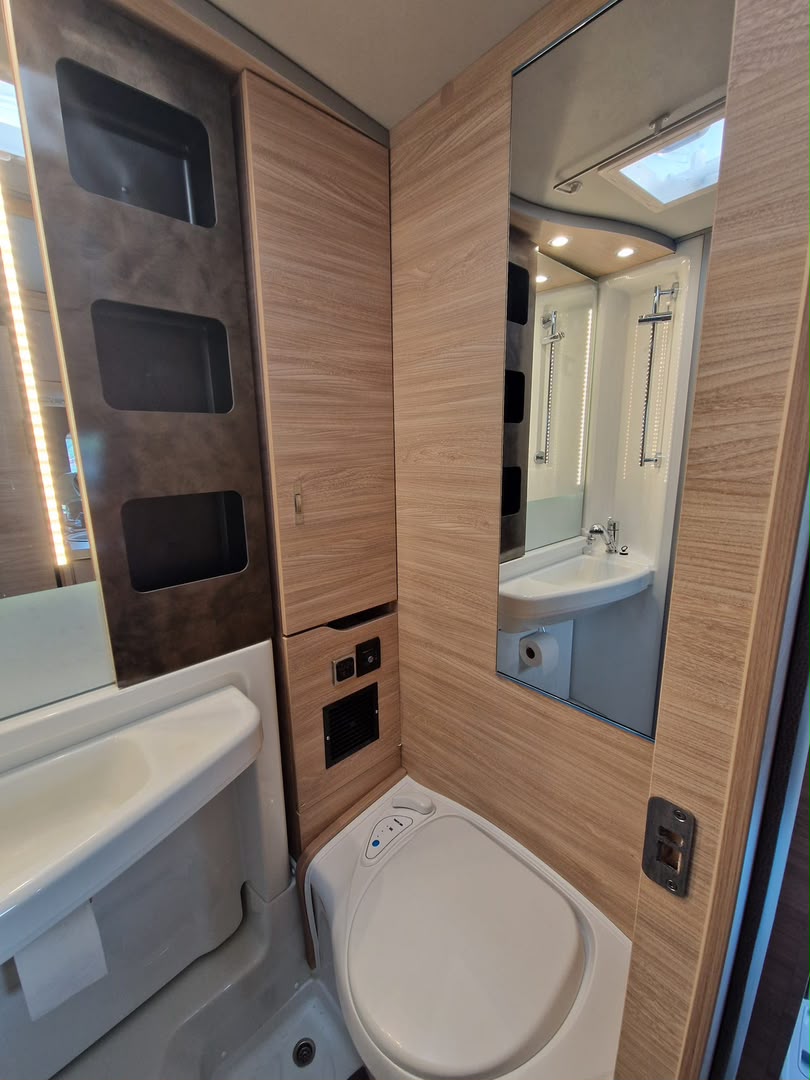 Volkswagen VW CRAFTER Knaus Van TI Plus 650 MEG Platinum Selection – 177 ch • Automatique • 4x4 — photo 10