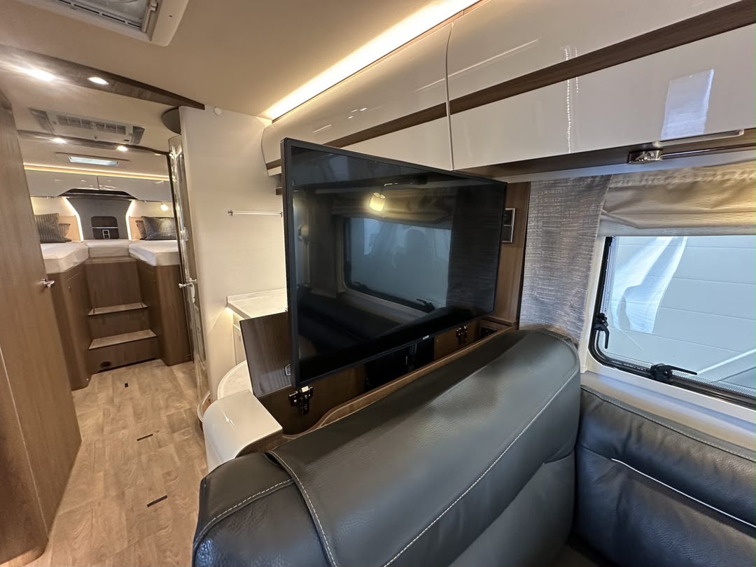 Mercedes-Benz MERCEDES Hymer MasterLine 880 I – Alde • Lithium • Solcelle • Klima • Støttebein • Uten Senkeseng — photo 17