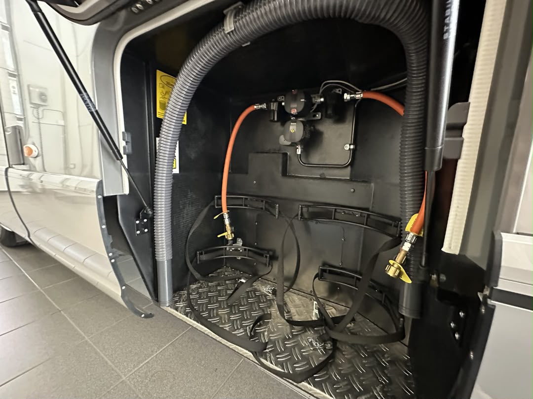 Mercedes-Benz MERCEDES Hymer MasterLine 880 I – Alde • Lithium • Solcelle • Klima • Støttebein • Uten Senkeseng — photo 10