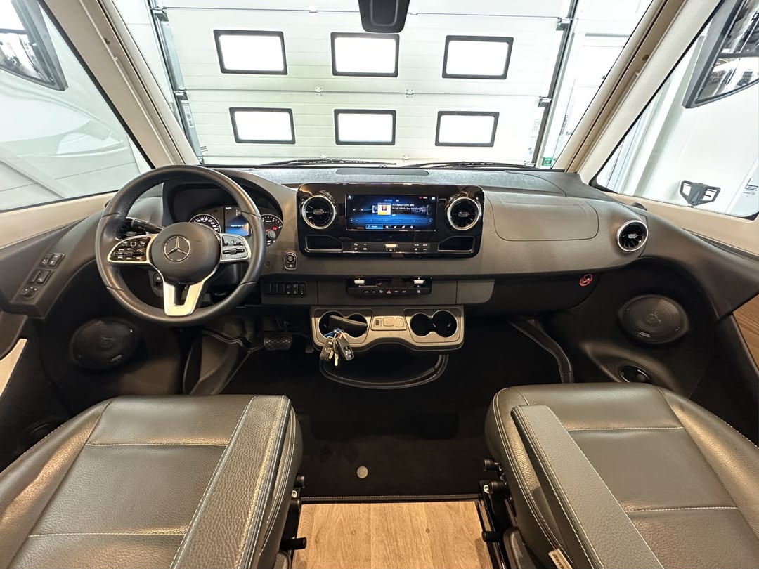 Mercedes-Benz MERCEDES Hymer MasterLine 880 I – Alde • Lithium • Solcelle • Klima • Støttebein • Uten Senkeseng — photo 4