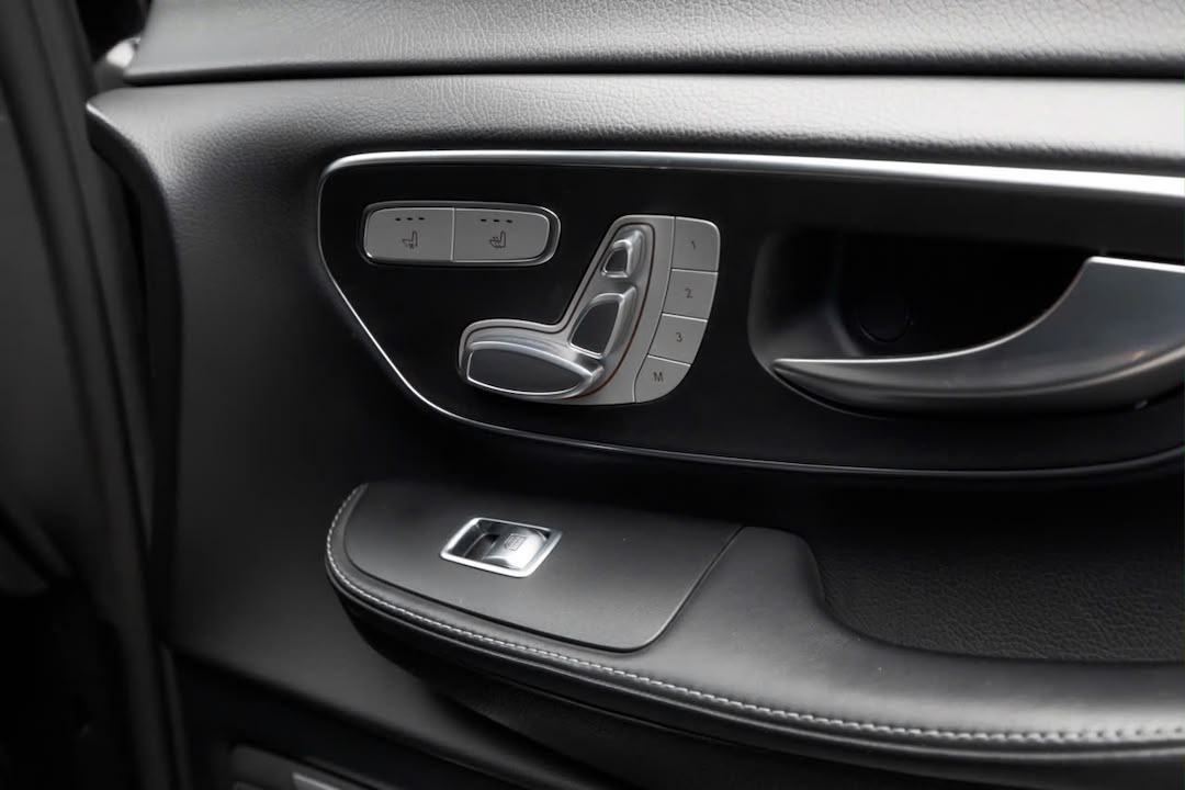Mercedes-Benz Mercedes-Benz V-Klasse 300d 4MATIC Exclusive — photo 16