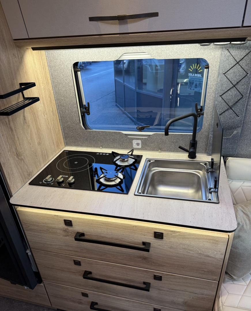 Mercedes-Benz Mercedes-Benz / Alko – Camping-car Profilé – Eura Mobil Xtura 686 EF 4x4 — photo 17