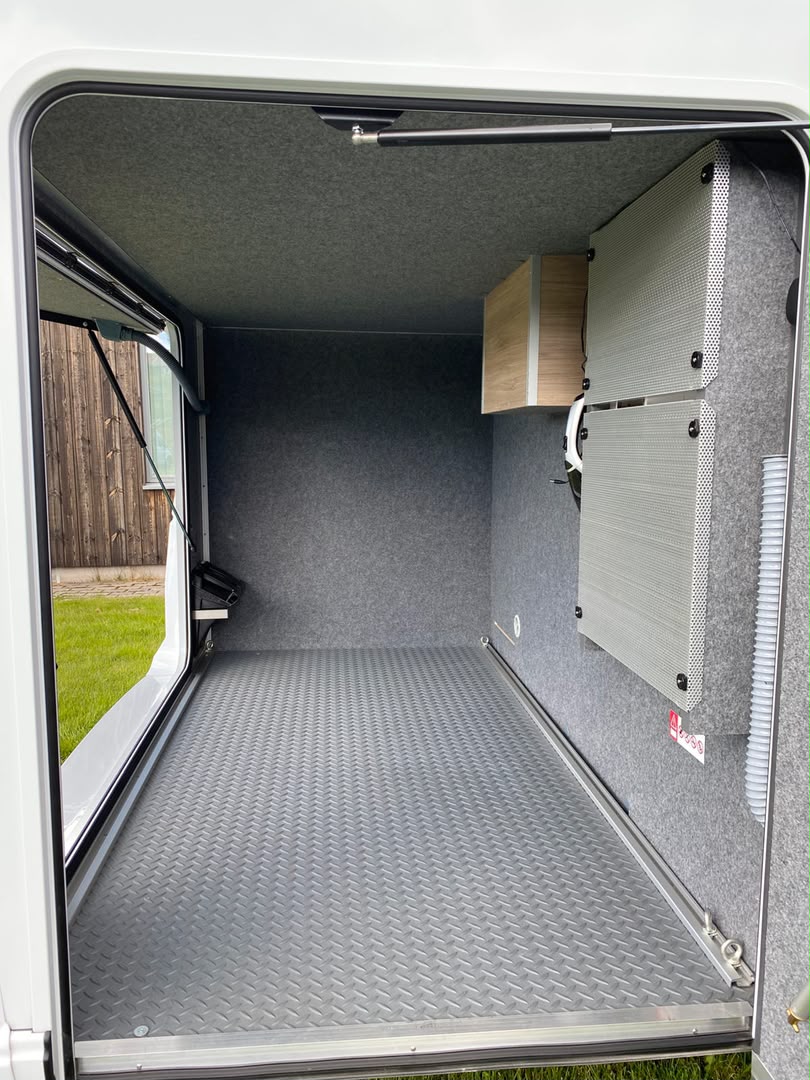 Mercedes-Benz MERCEDES-BENZ SPRINTER – Profilé (Delintegrert) – Frankia MT-Sonder Black Line 7 GDK NEO 2023 — photo 5