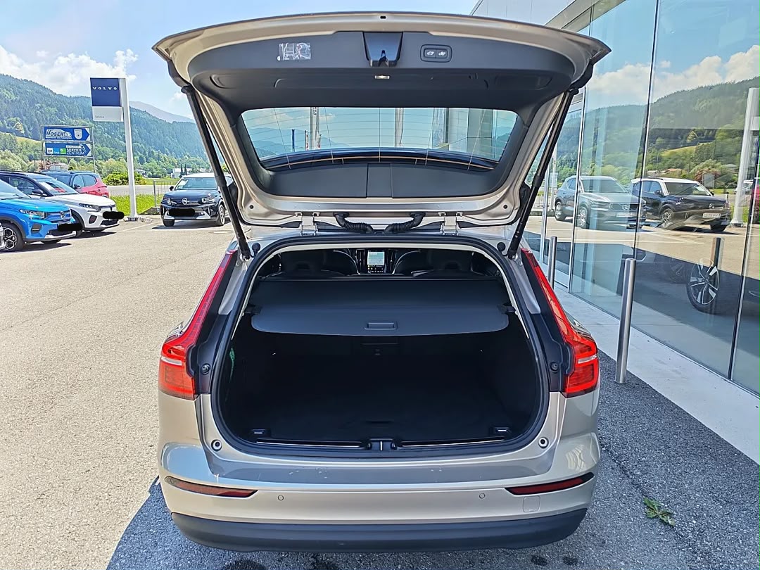 VOLVO Volvo V60 B4 (P) Core Geartronic Kombi / Family Van — photo 18