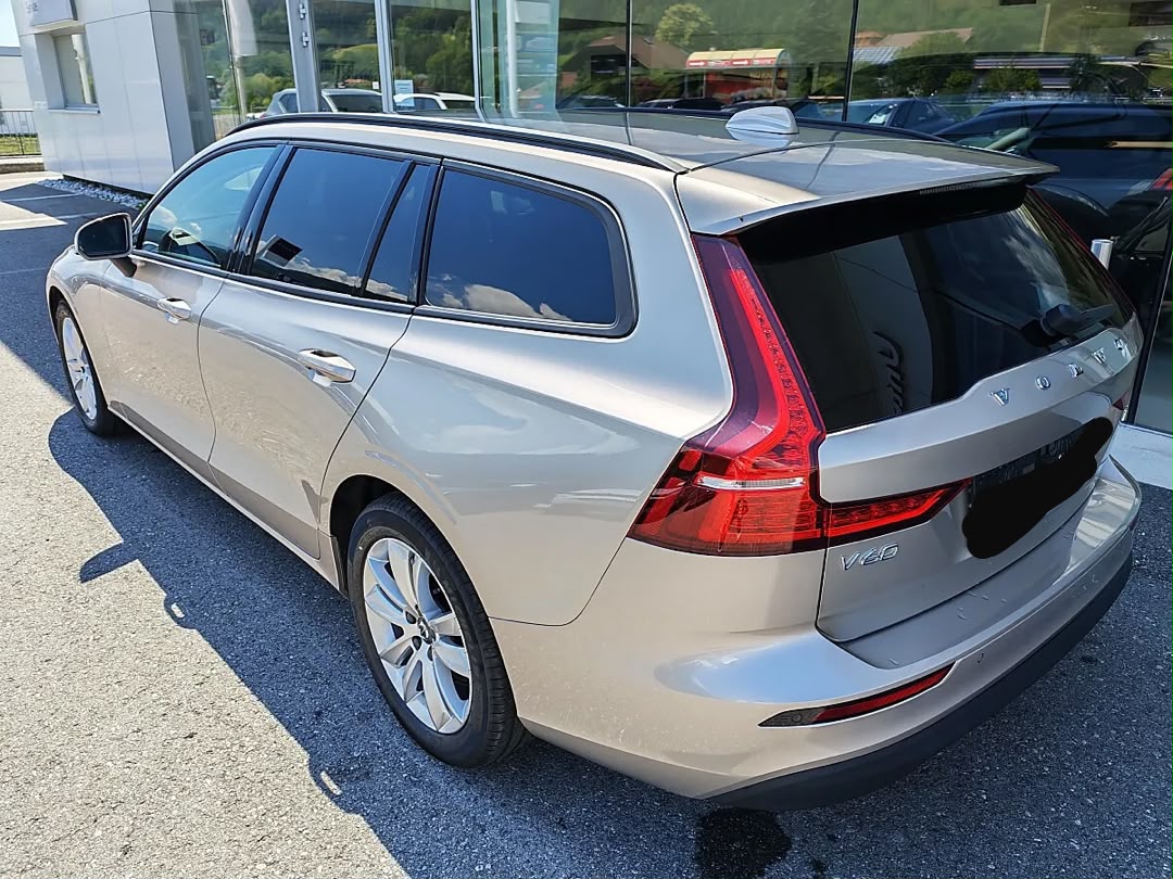 VOLVO Volvo V60 B4 (P) Core Geartronic Kombi / Family Van — photo 3