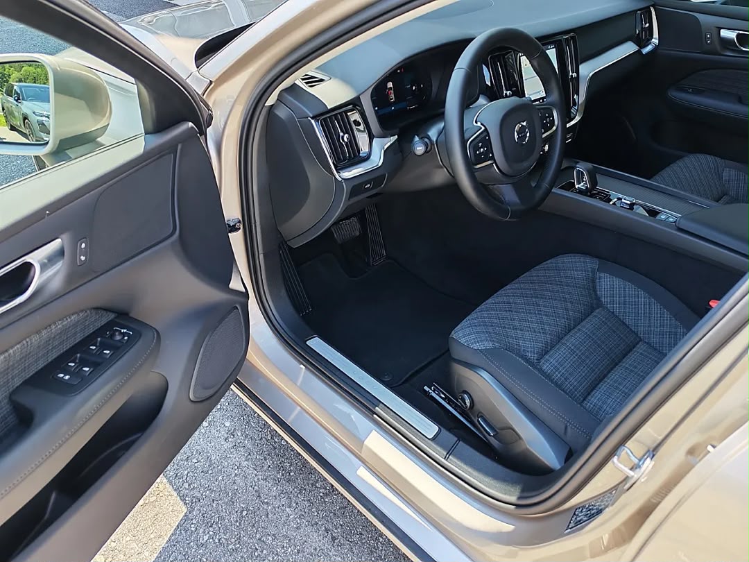 VOLVO Volvo V60 B4 (P) Core Geartronic Kombi / Family Van — photo 14