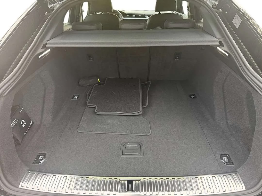 Audi Audi Q8 Sportback 55 e-tron quattro Business — photo 9