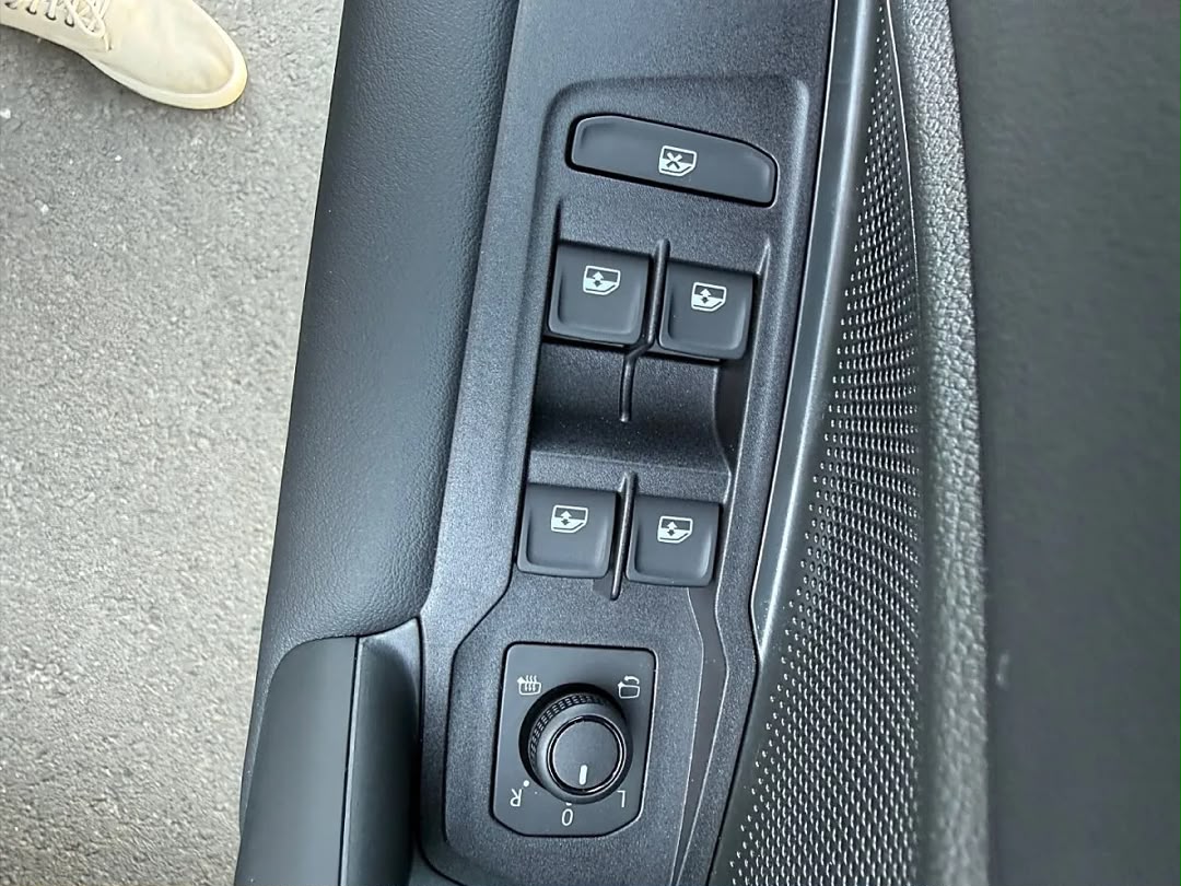 Volkswagen Volkswagen Tiguan Friends eHybrid DSG — photo 18