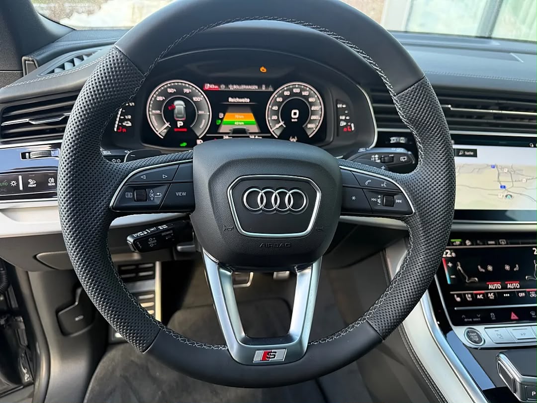 Audi Audi Q8 55 TFSI e PHEV quattro — photo 18