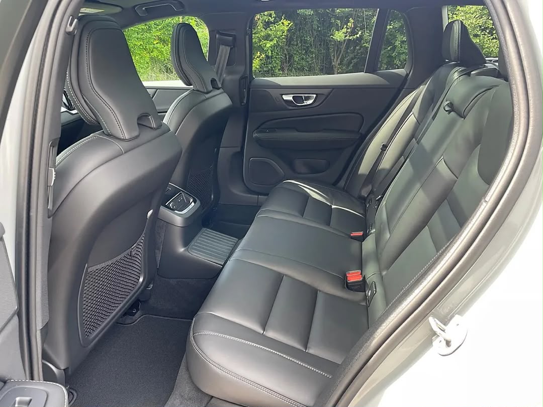 VOLVO Volvo V60 T8 AWD PHEV Plus Dark 4 Life — photo 17