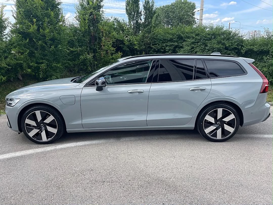VOLVO Volvo V60 T8 AWD PHEV Plus Dark 4 Life — photo 4