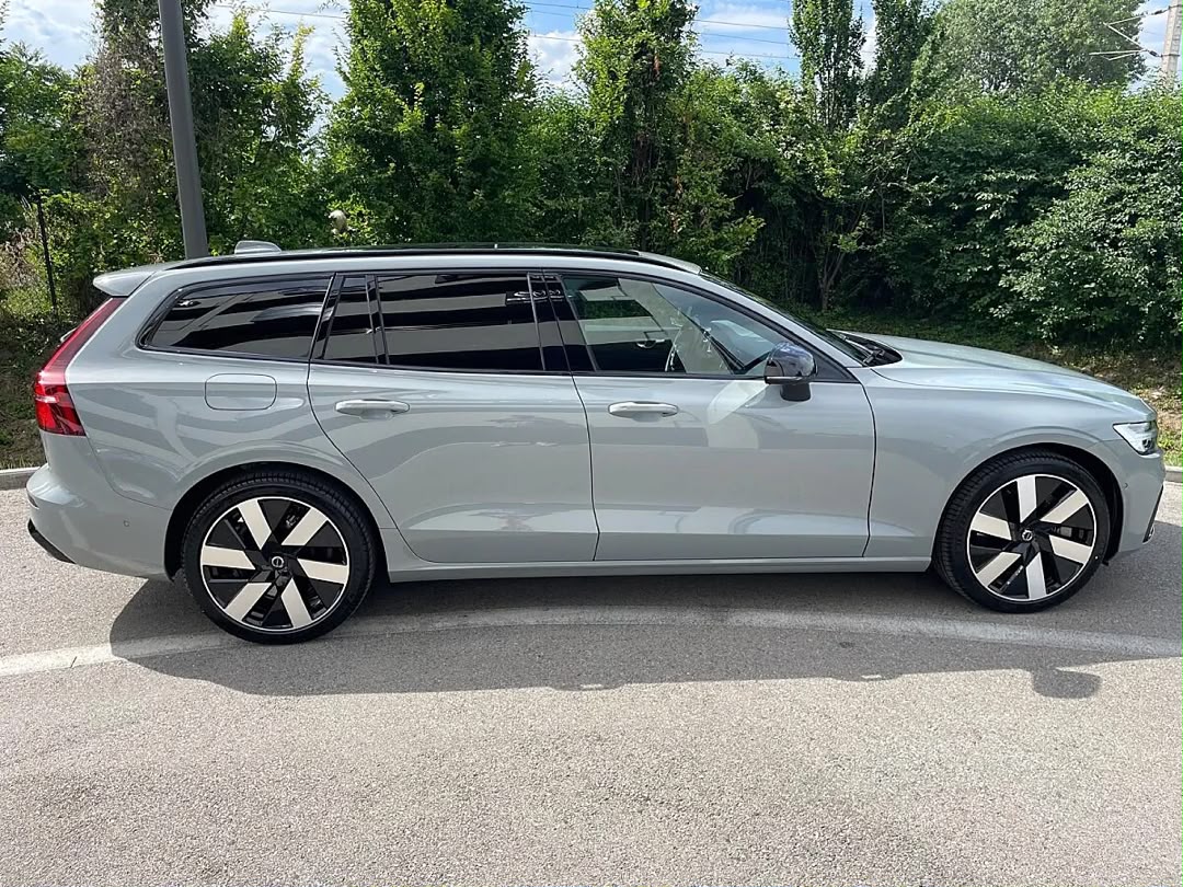 VOLVO Volvo V60 T8 AWD PHEV Plus Dark 4 Life — photo 3