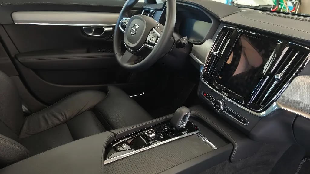 VOLVO Volvo V90 B4 Ultimate Dark R-Design — photo 7