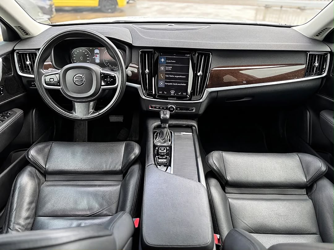 VOLVO Volvo S90 D5 Momentum Pro AWD — photo 19